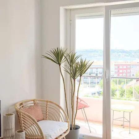 Belem River View W Amazing Balcony, By Timecooler Apartment